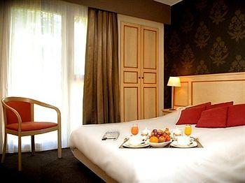 Sauvigny-le-Bois Le Relais Fleuri, Hotel Et Restaurant Logis - Avallon מראה חיצוני תמונה